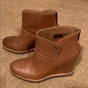 Ugg Amal Tan Camel Wedge Shearling Booties 7 7.5 M
